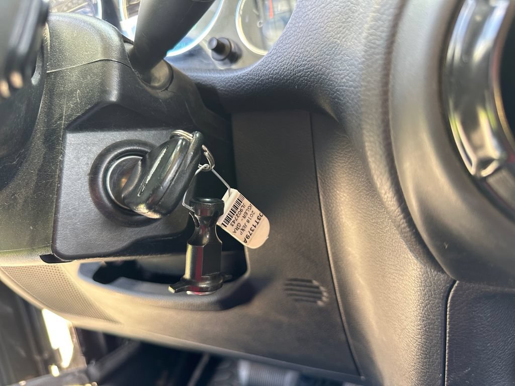 Used 2018 Jeep Wrangler Unlimited Rubicon w/ Connectivity Group AWD/4WD image 17