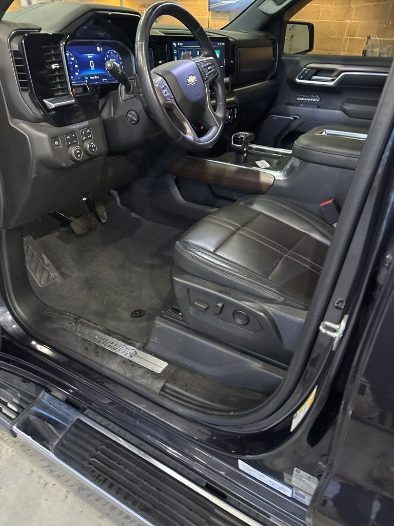 Used 2022 Chevrolet Silverado 1500 High Country w/ High Country Premium Package image 15