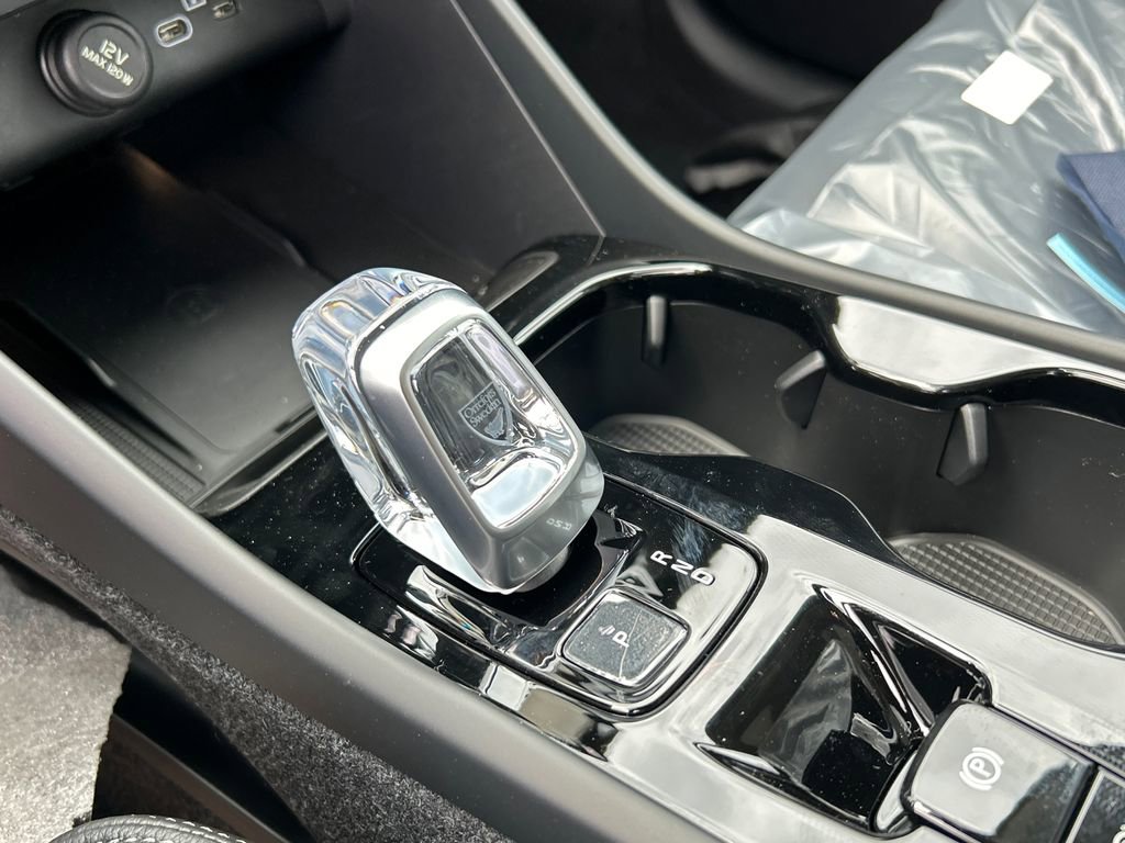 New 2026 Volvo XC40 B5 Plus w/ Climate Package AWD/4WD image 19