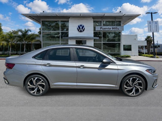 New 2027 Volkswagen Jetta SEL FWD image 3