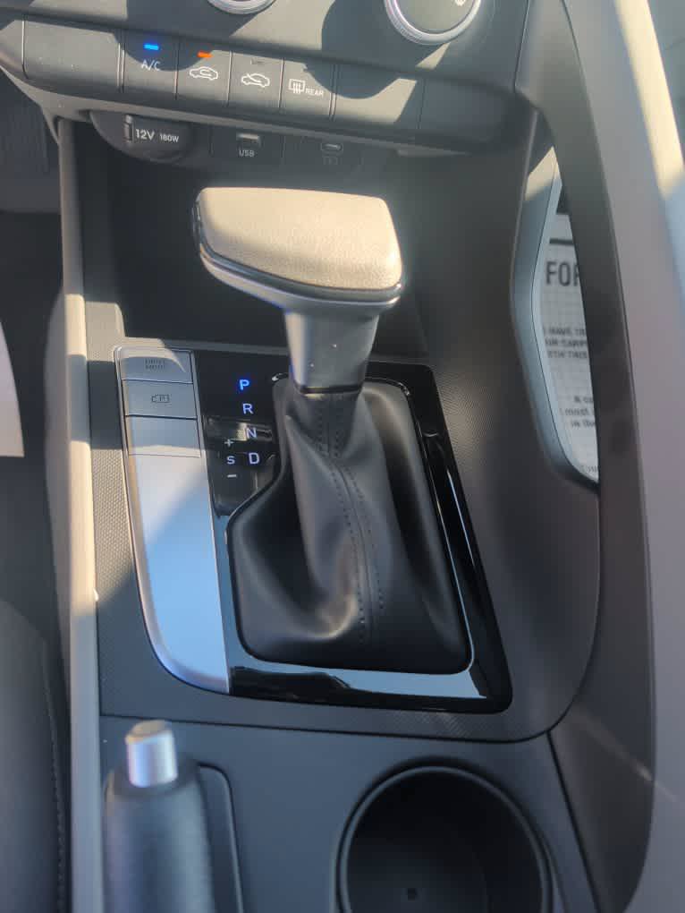 New 2026 Hyundai Elantra SE FWD image 18