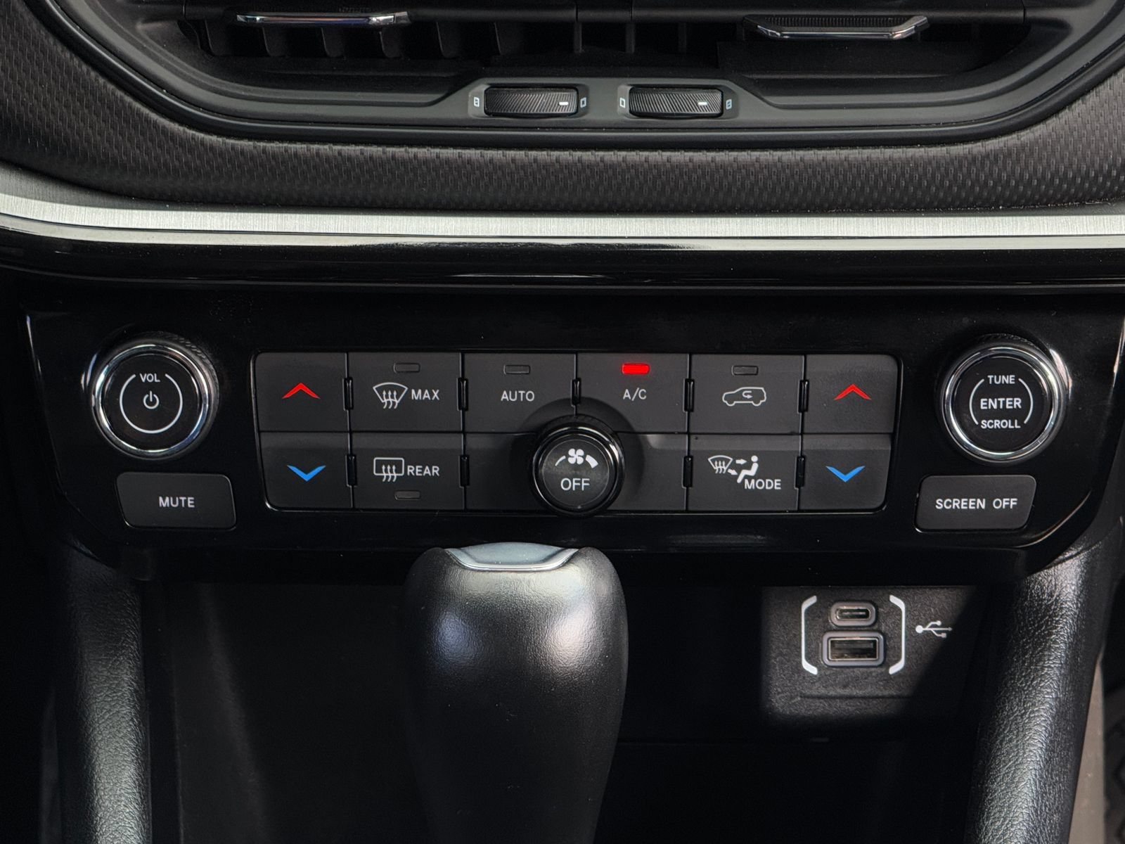 Used 2025 Jeep Compass Trailhawk AWD/4WD image 19