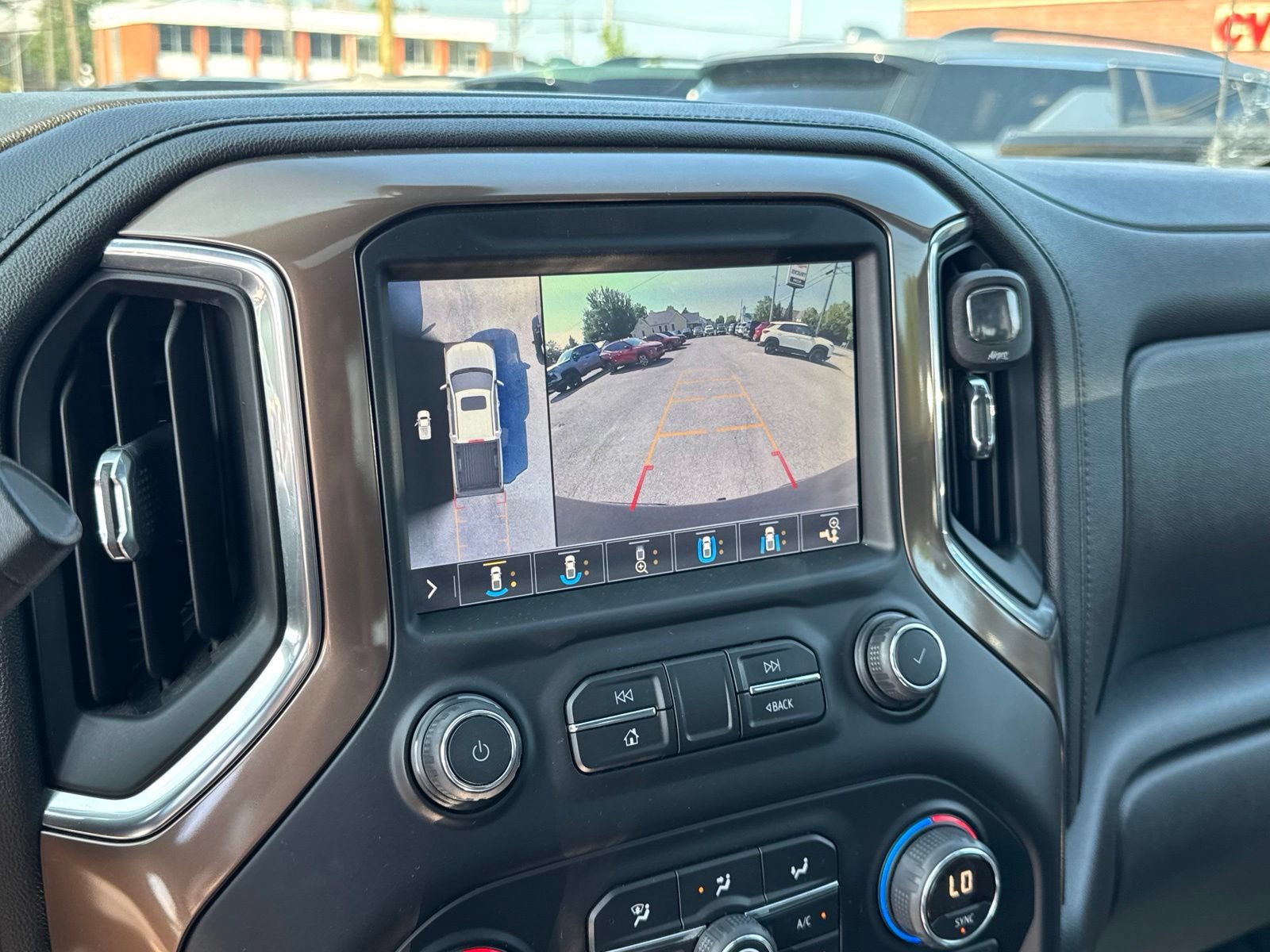 Used 2019 Chevrolet Silverado 1500 High Country w/ Technology Package AWD/4WD image 21