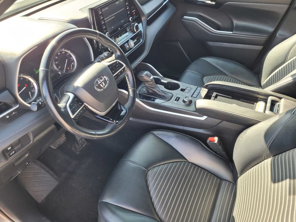 Used 2022 Toyota Highlander XSE AWD/4WD image 10