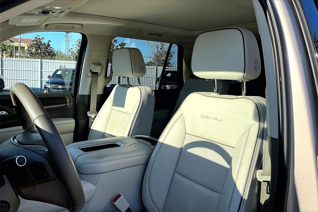 Used 2021 GMC Yukon Denali w/ Denali Premium Package image 20