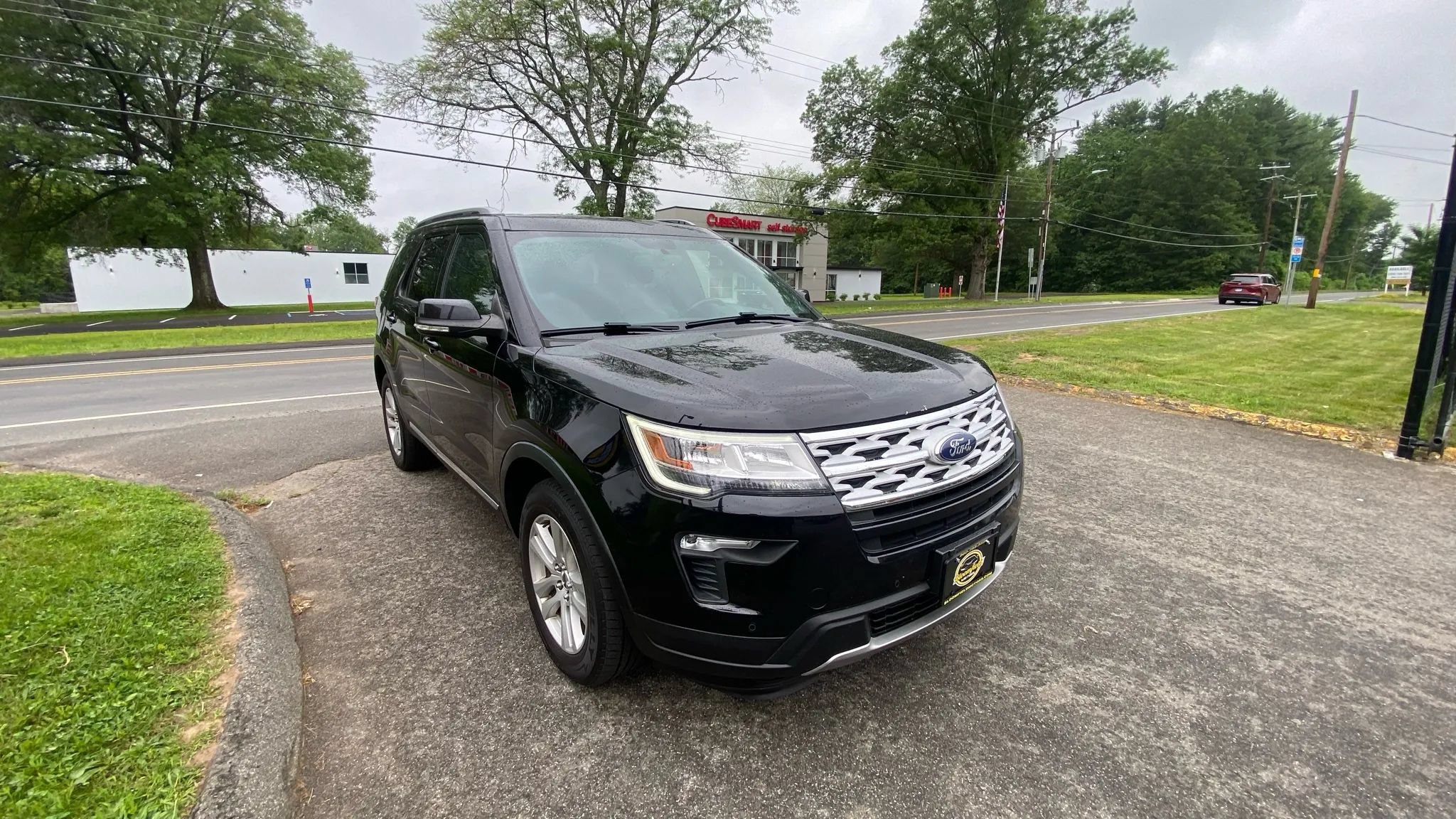 Used 2018 Ford Explorer XLT w/ Equipment Group 202A AWD/4WD image 7