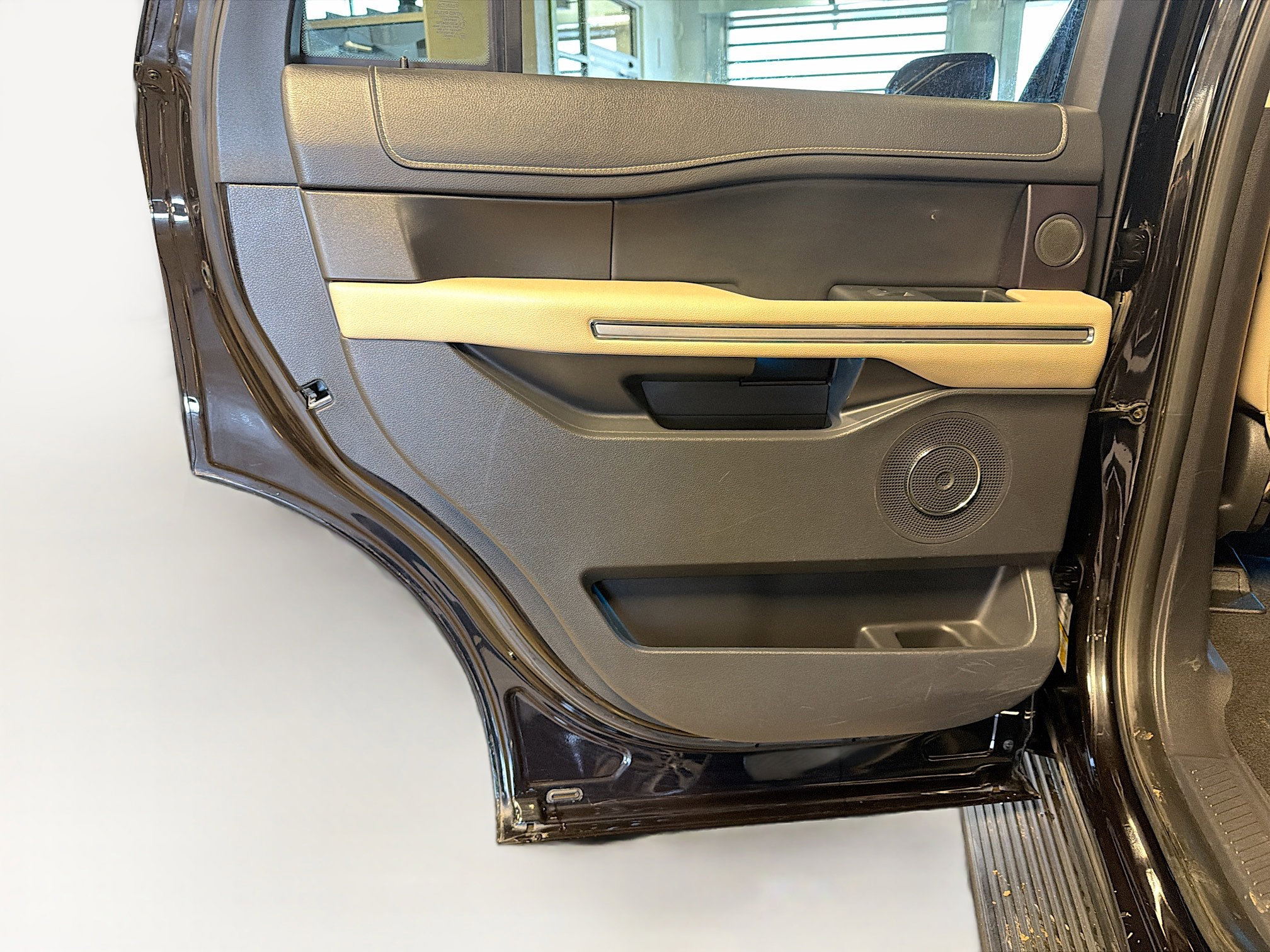 Used 2024 Ford Expedition Limited image 27