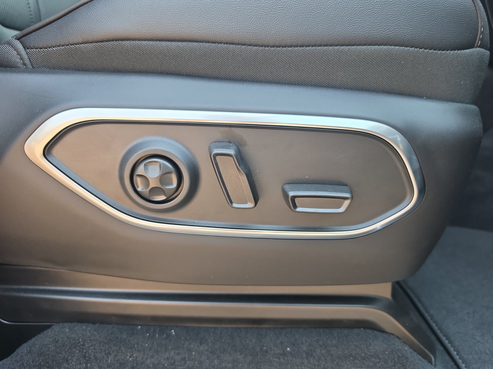 New 2026 Jeep Grand Wagoneer 4WD image 32