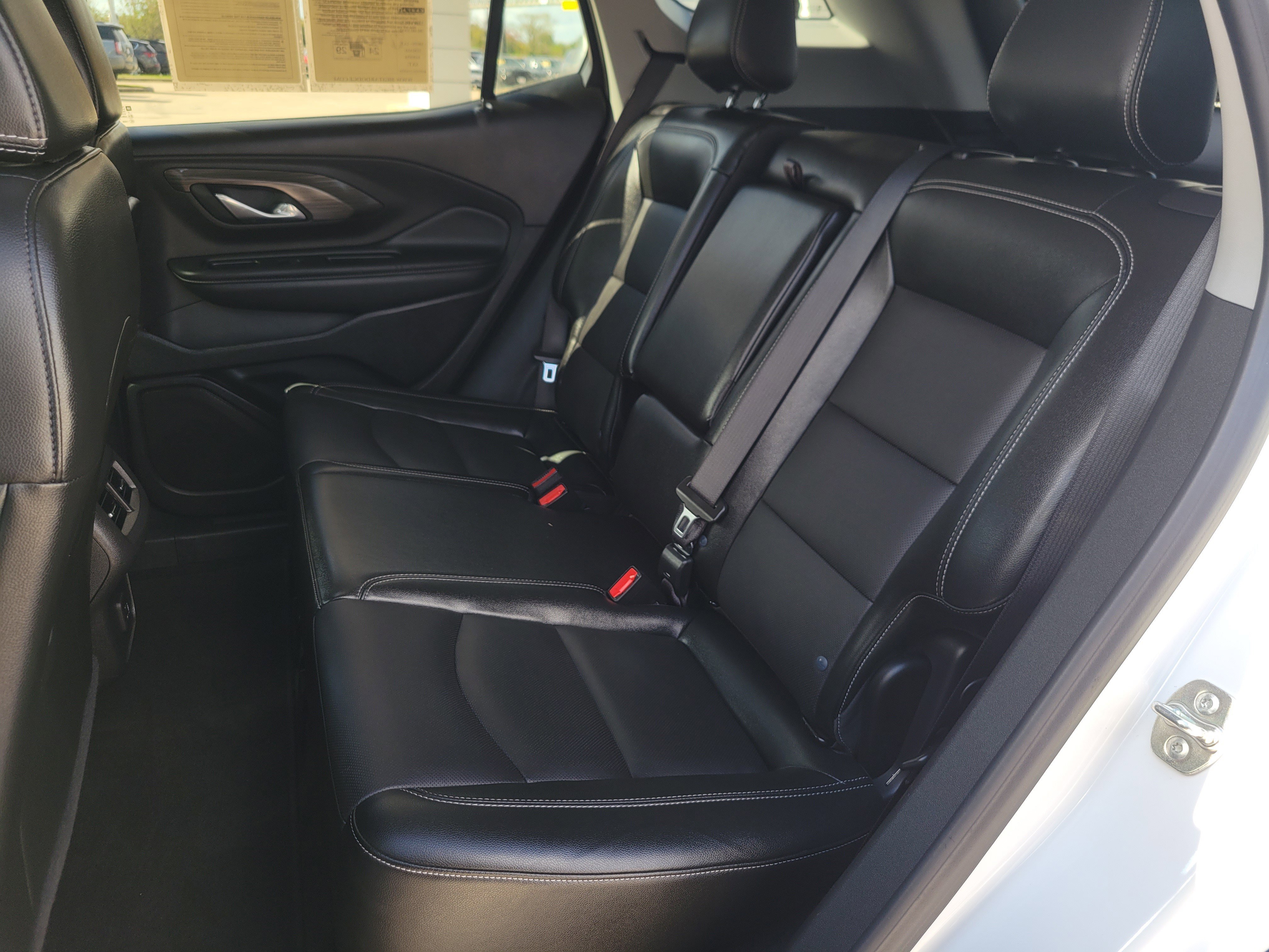 Used 2024 GMC Terrain SLT image 16