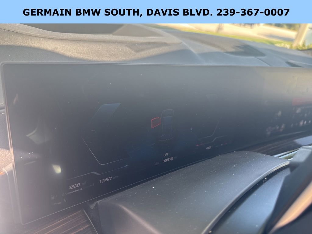 Used 2025 BMW X7 M60i image 41