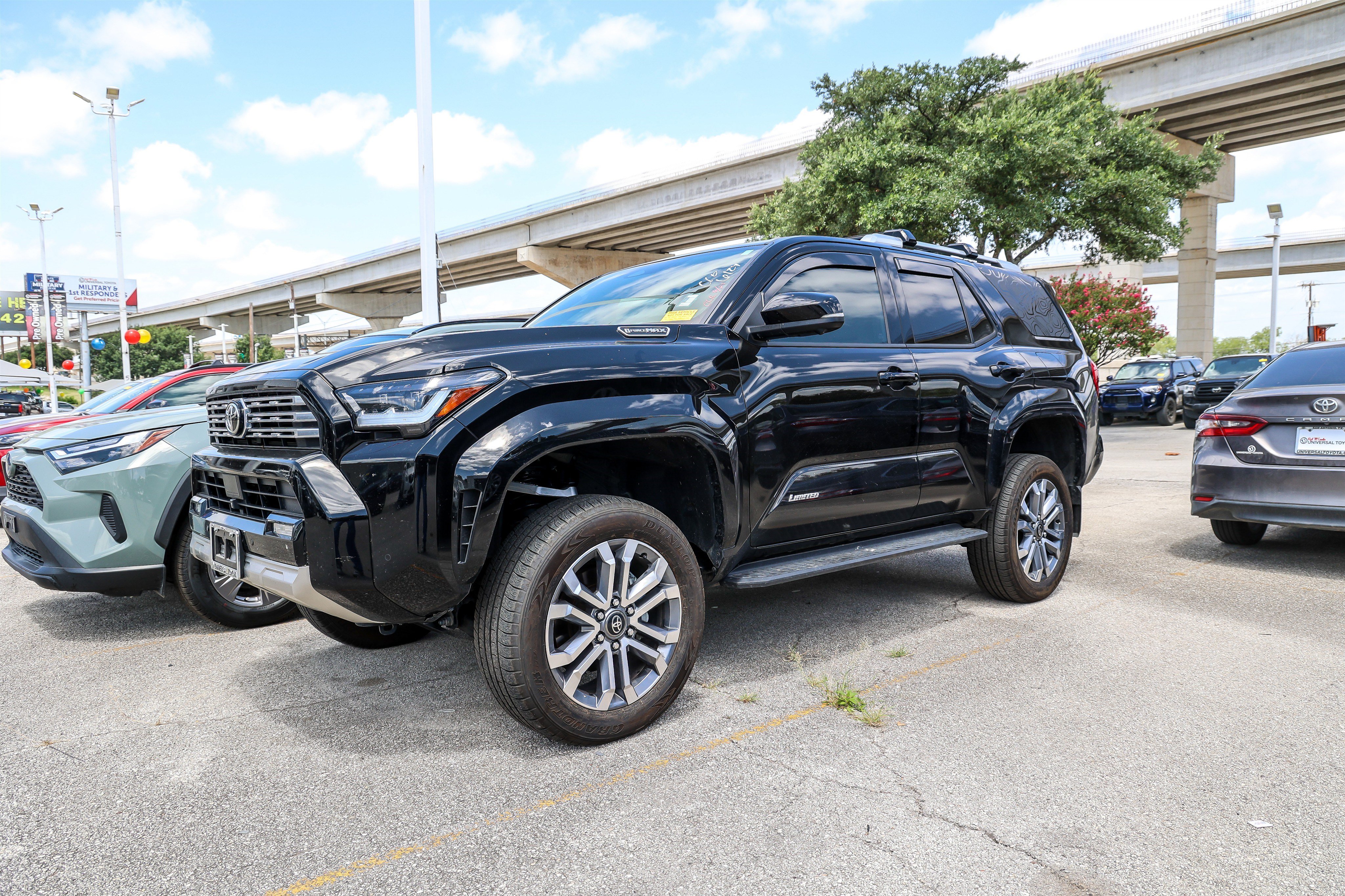 Used 2025 Toyota 4Runner Limited AWD/4WD image 3
