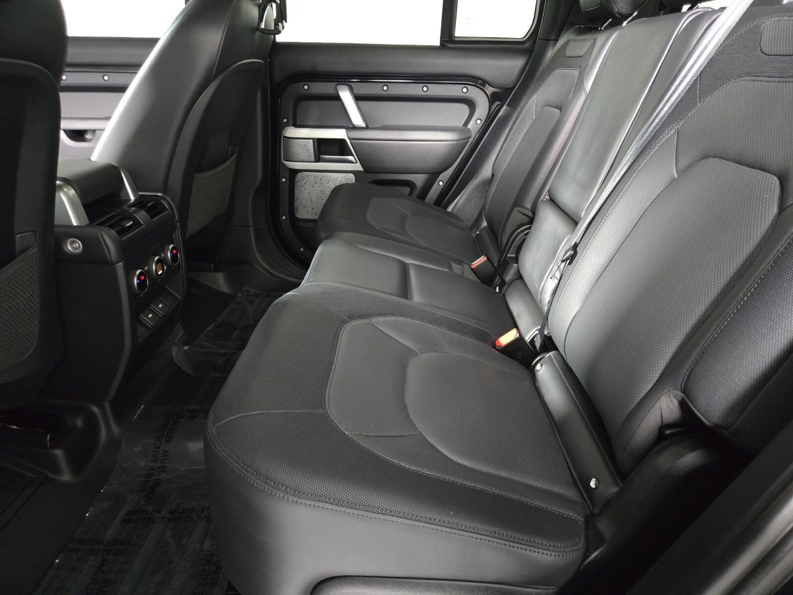 Used 2023 Land Rover Defender 130 X-Dynamic SE image 12