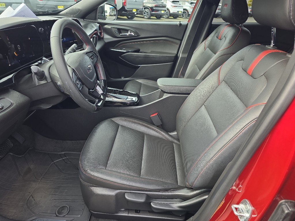 Certified 2025 Chevrolet Trax RS w/ Sunroof Package image 16