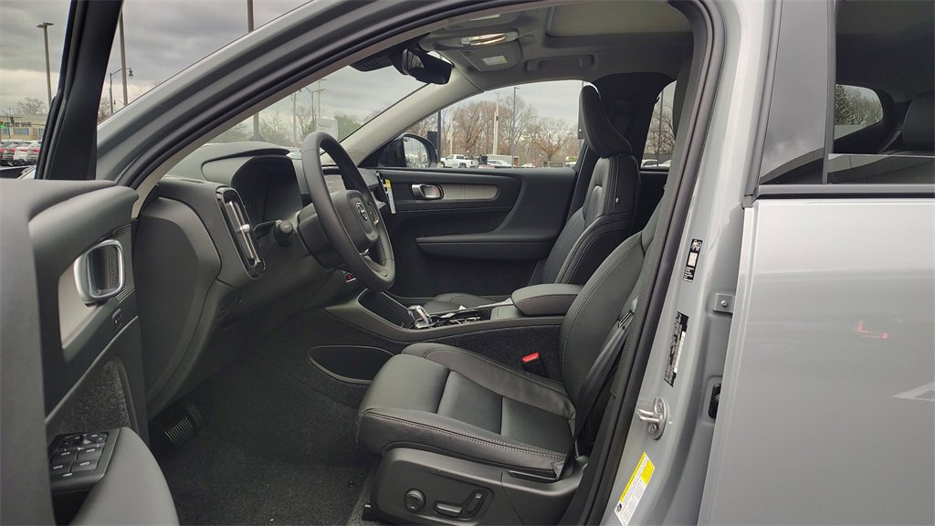 New 2026 Volvo XC40 B5 Plus w/ Climate Package image 7