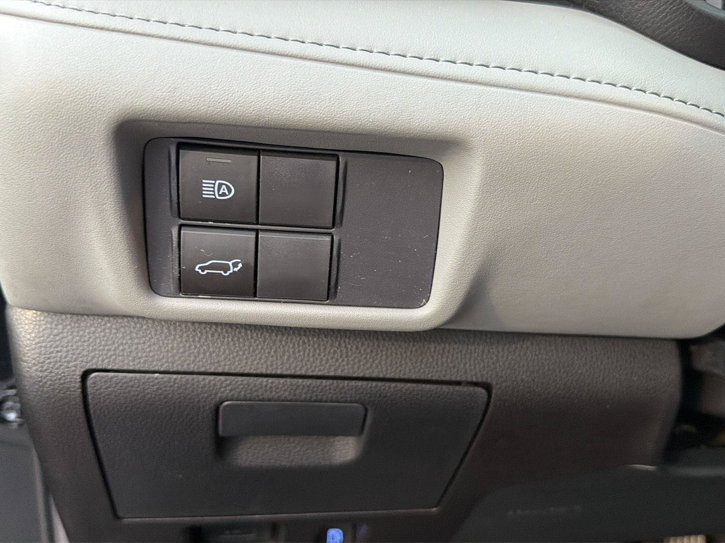 Certified 2021 Toyota Highlander XLE AWD/4WD image 19