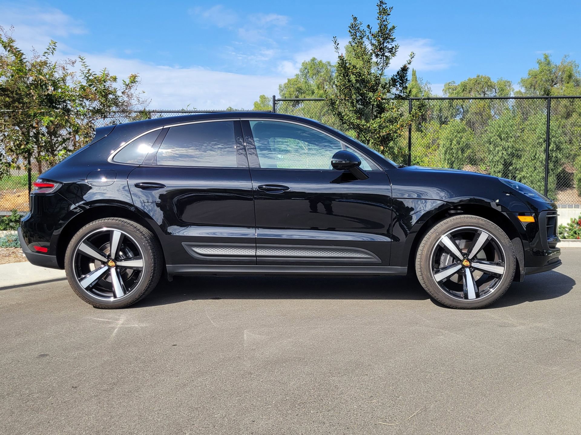 Used 2025 Porsche Macan image 8