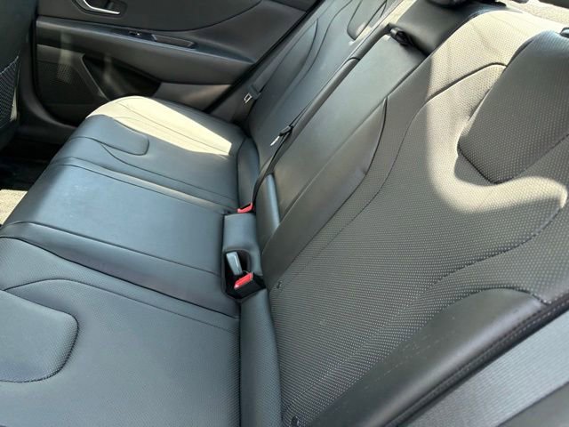 Used 2023 Hyundai Elantra Limited FWD image 10