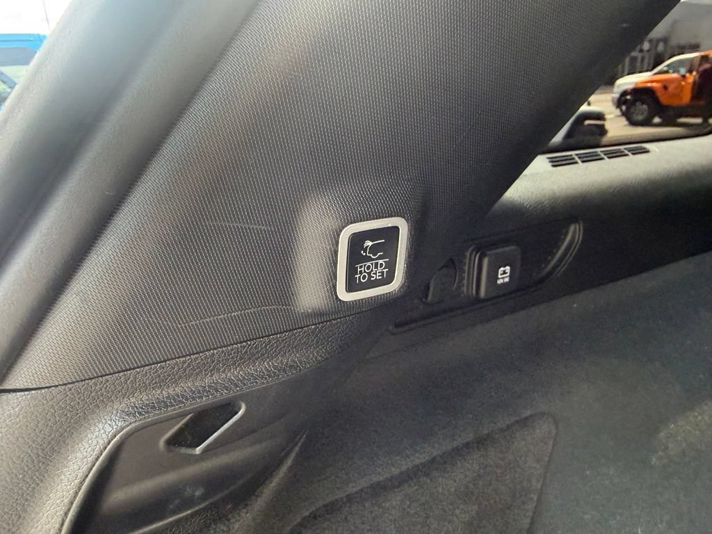 Used 2023 Jeep Grand Cherokee Summit AWD/4WD image 46