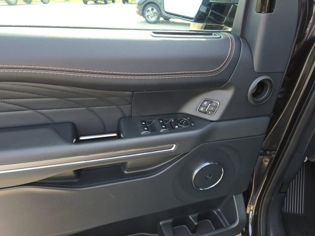 Used 2024 Ford Expedition Platinum AWD/4WD image 12