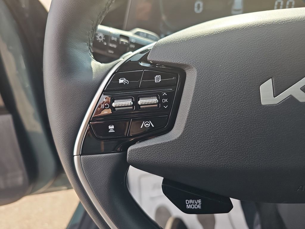 Used 2023 Kia Niro SX Touring image 21