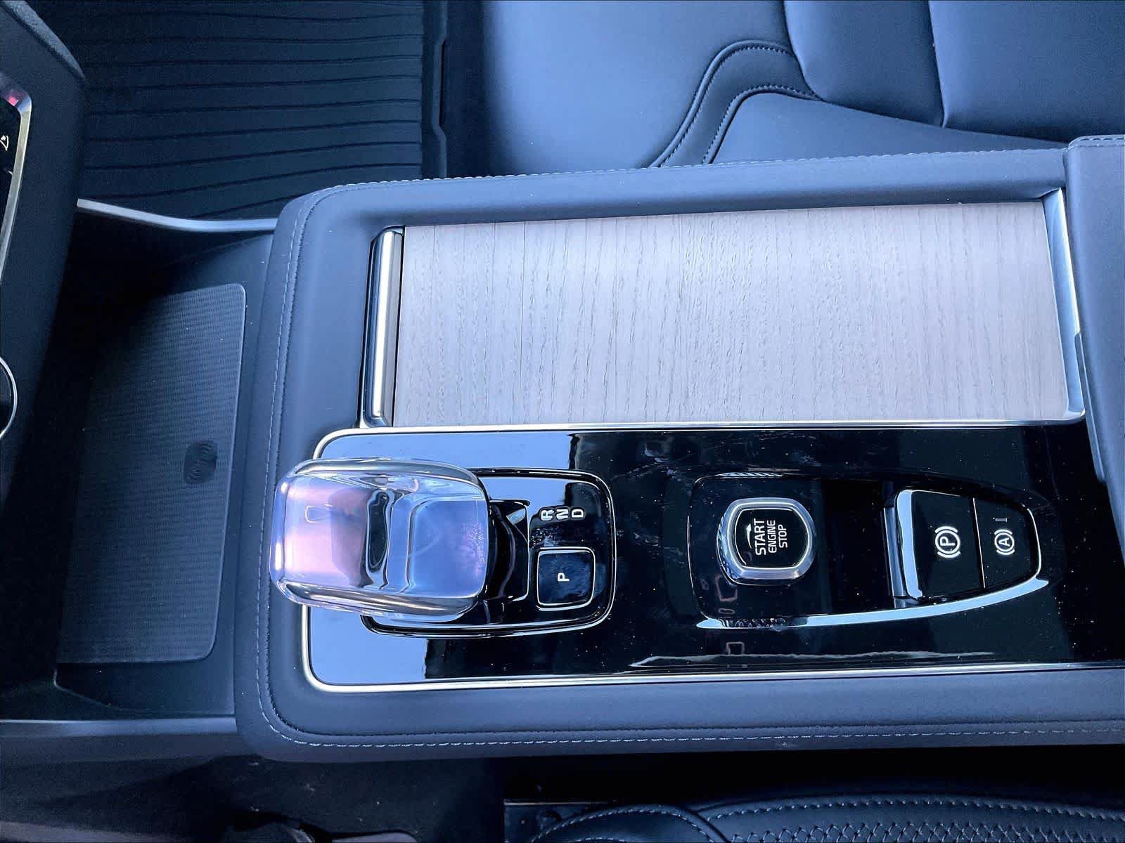 New 2027 Volvo XC90 B5 Plus AWD/4WD image 10