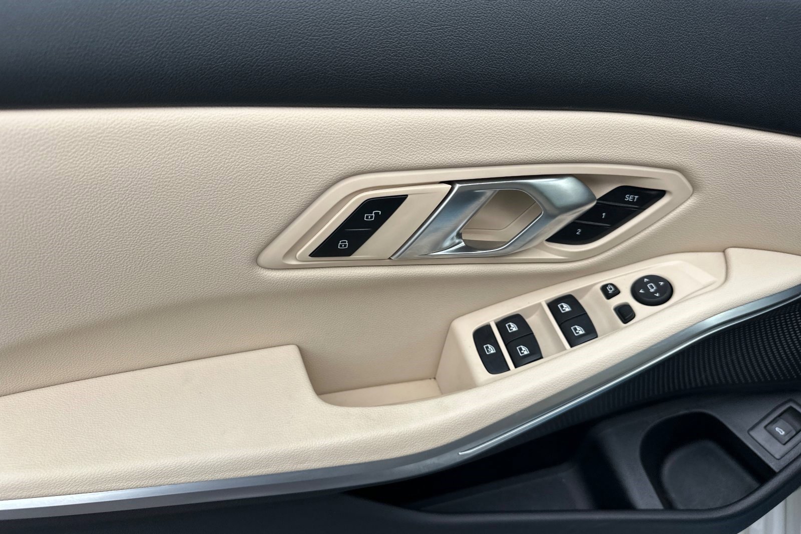 Used 2025 BMW 330i Sedan w/ Convenience Package image 12