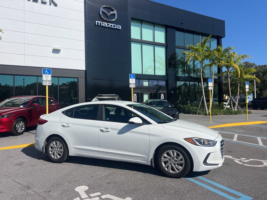 Used 2018 Hyundai Elantra SE image 8
