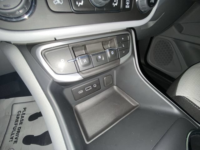 Used 2024 GMC Terrain SLE w/ Driver Convenience Package FWD image 20