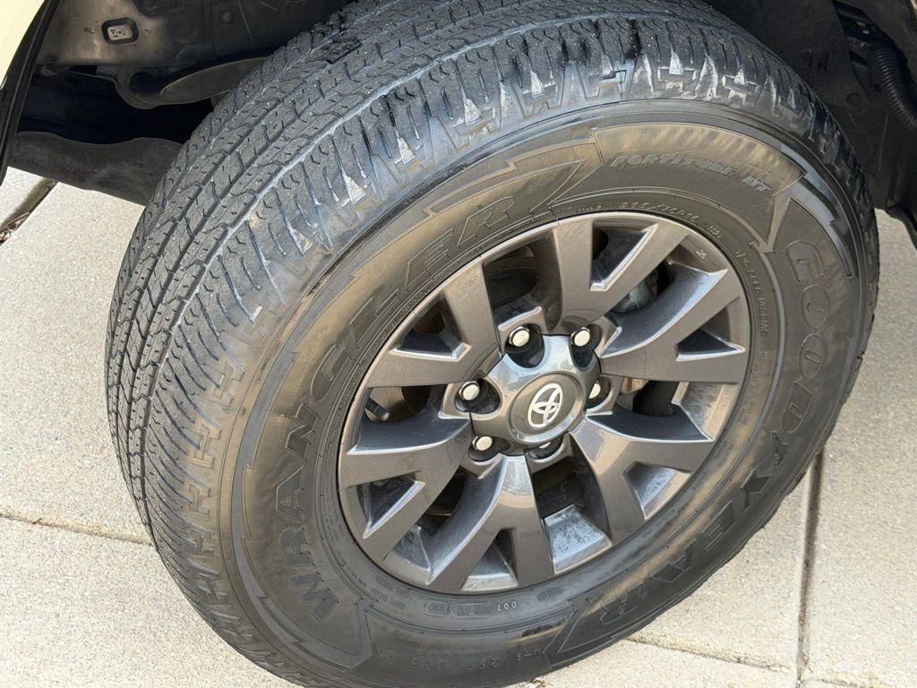 Used 2021 Toyota Tacoma SR5 image 9