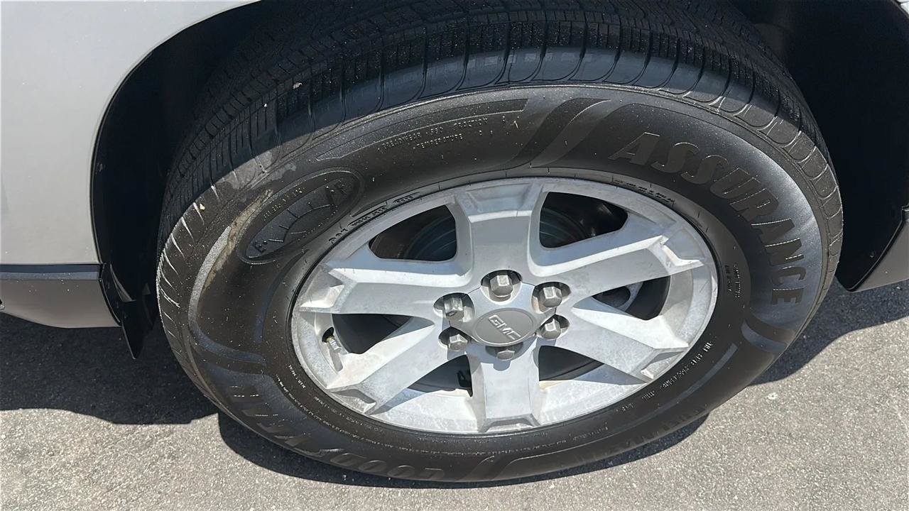 Used 2014 GMC Acadia SLE FWD image 13