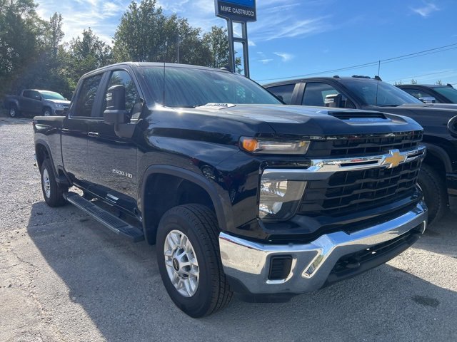 Used 2024 Chevrolet Silverado 2500 LT image 2