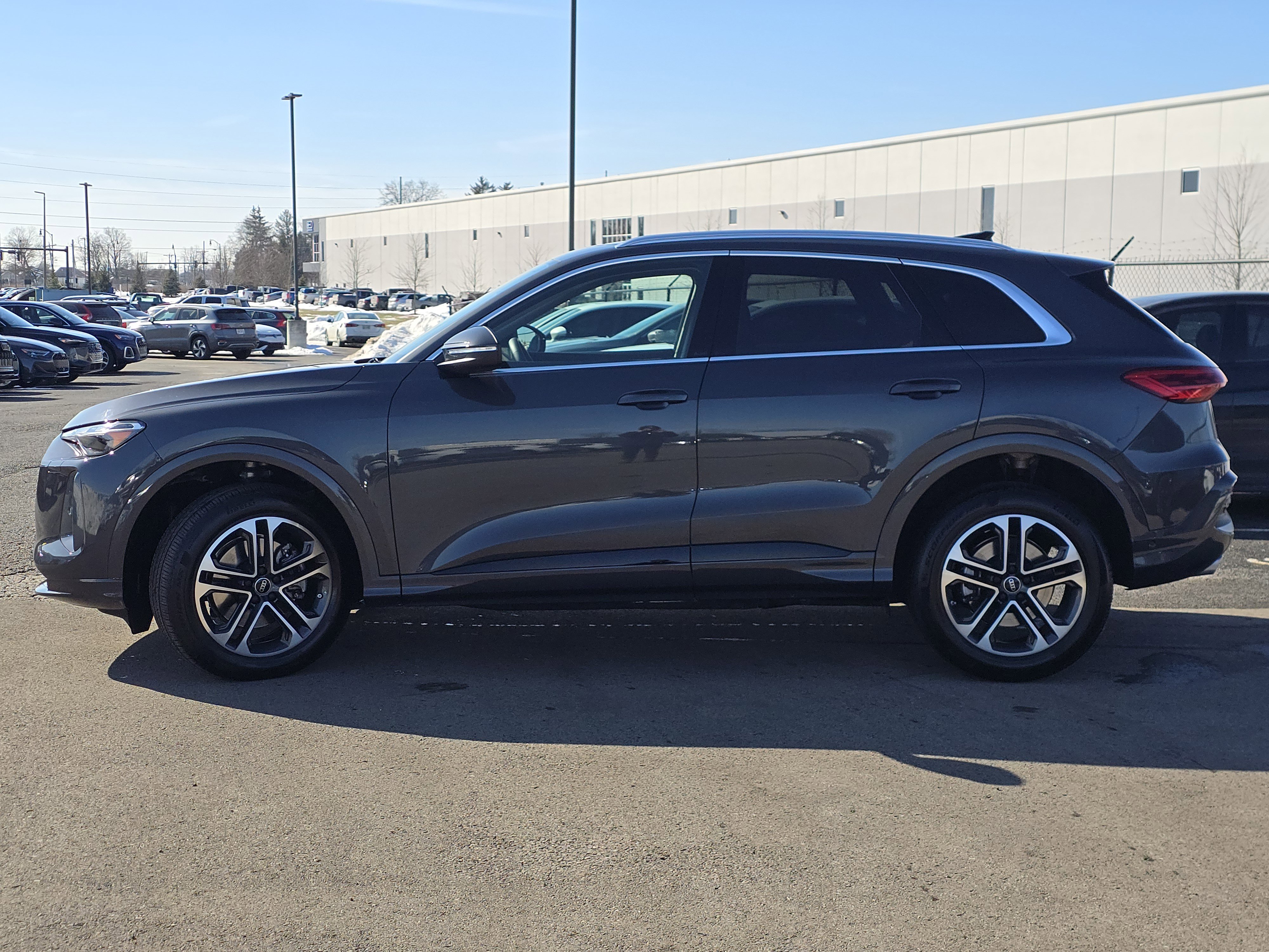 Certified 2025 Audi Q5 Premium w/ Convenience Package image 4