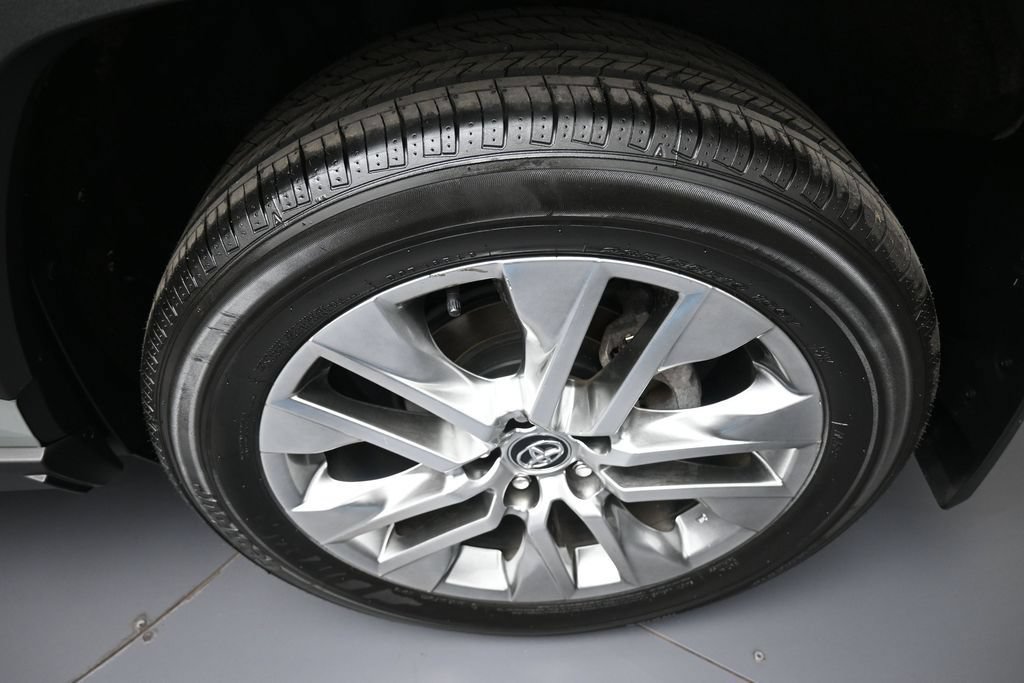 Certified 2020 Toyota RAV4 XLE Premium AWD/4WD image 15