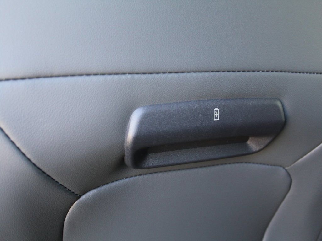 New 2026 Ford Expedition Active image 14