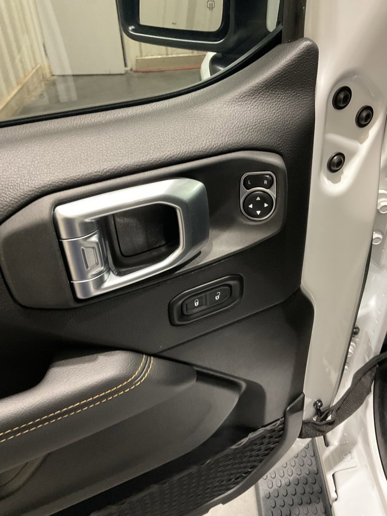 Used 2023 Jeep Wrangler Unlimited Sahara image 7