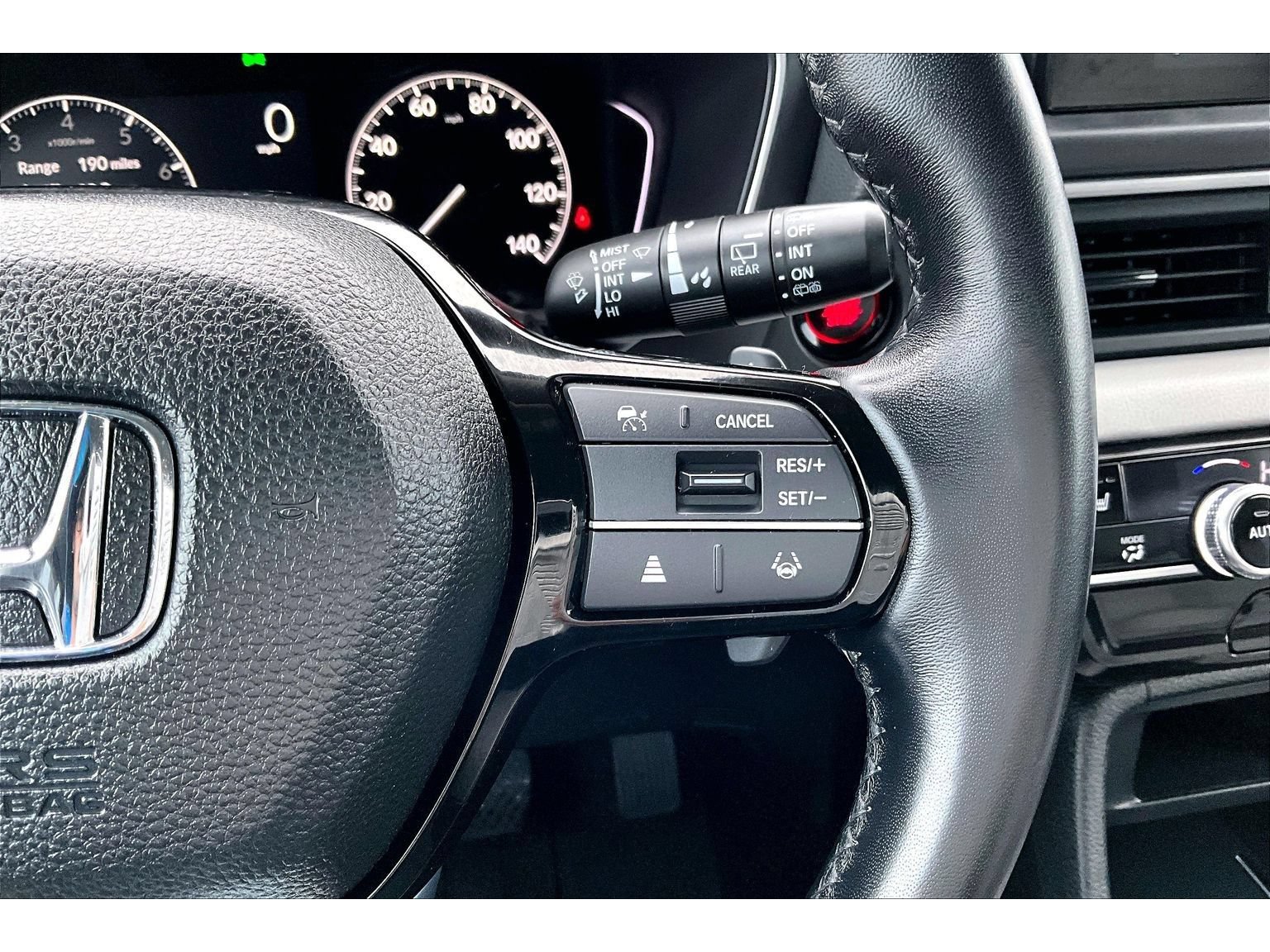 Used 2025 Honda Pilot EX-L image 12