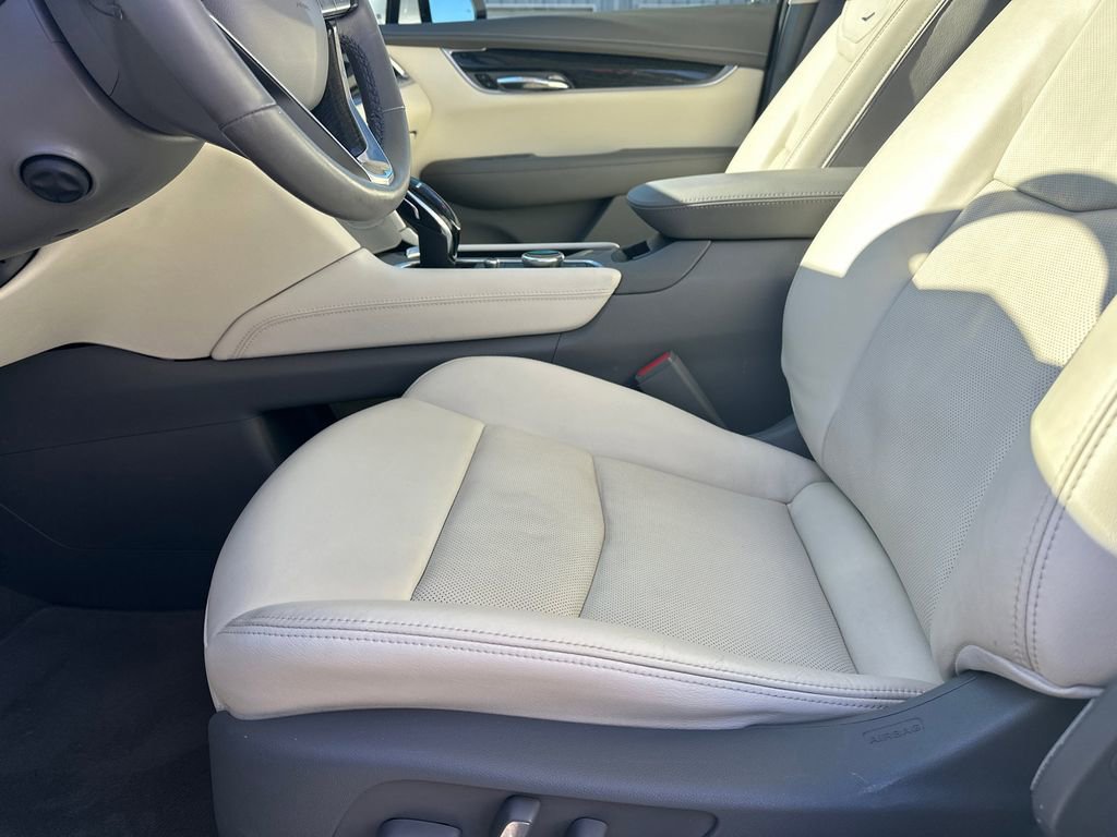 Certified 2022 Cadillac XT6 Premium Luxury w/ Technology Package image 9