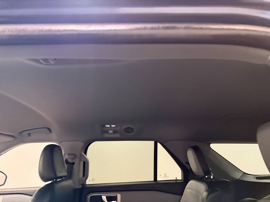 Used 2021 Ford Explorer XLT w/ Equipment Group 202A image 12