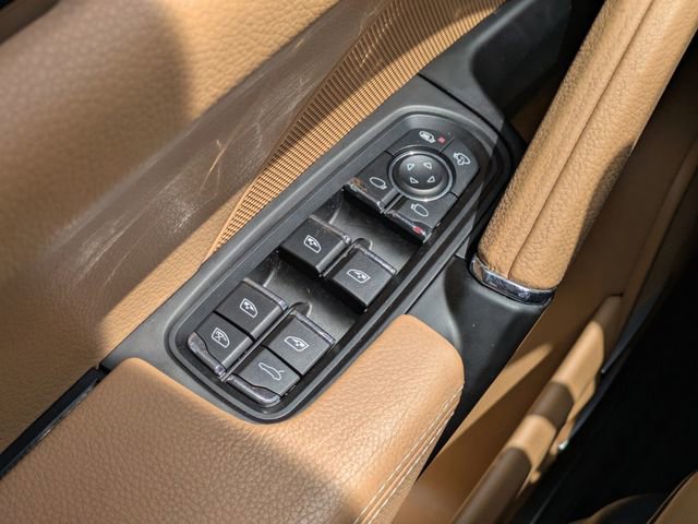 Used 2016 Porsche Cayenne image 24