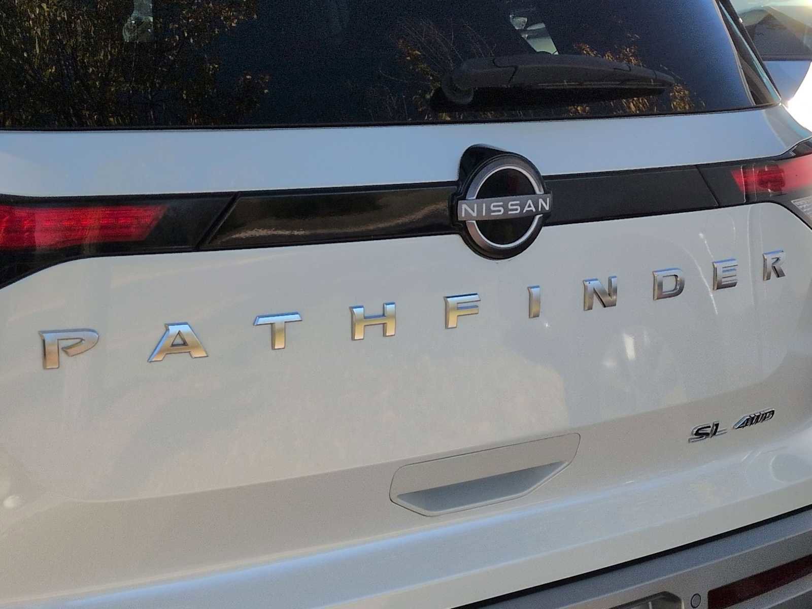 Used 2022 Nissan Pathfinder SL image 13