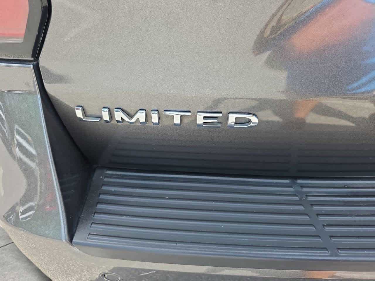 Used 2019 Ford Expedition Limited w/ Special Edition Package RWD image 9