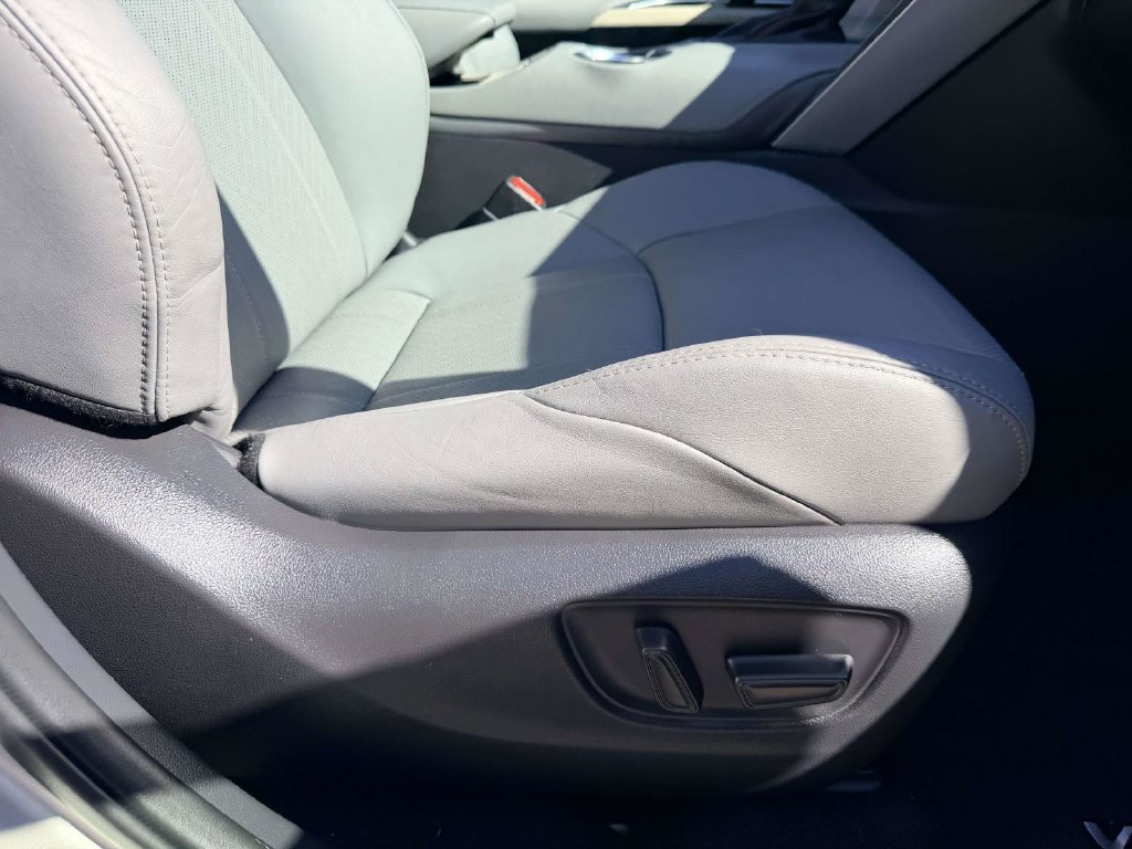 Certified 2021 Toyota Venza XLE w/ Softex Package AWD/4WD image 13