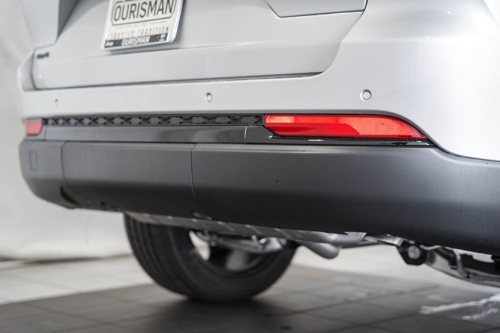 New 2025 Jeep Grand Cherokee Altitude image 8