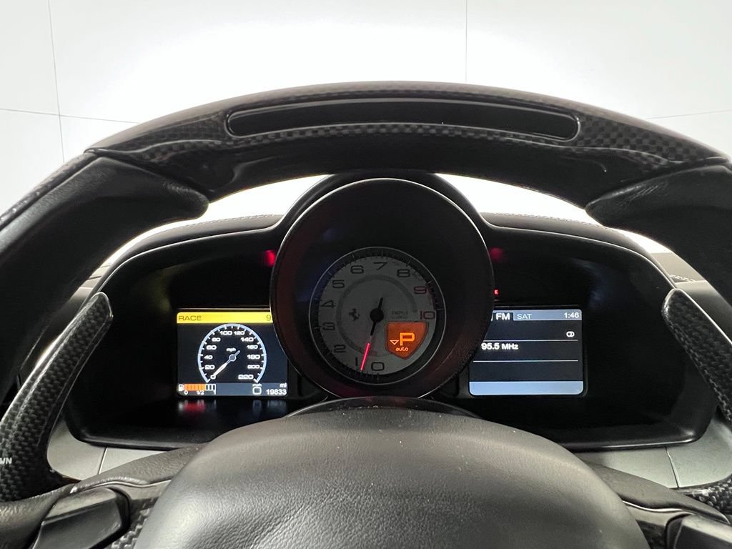 Used 2013 Ferrari 458 Italia Coupe RWD image 28