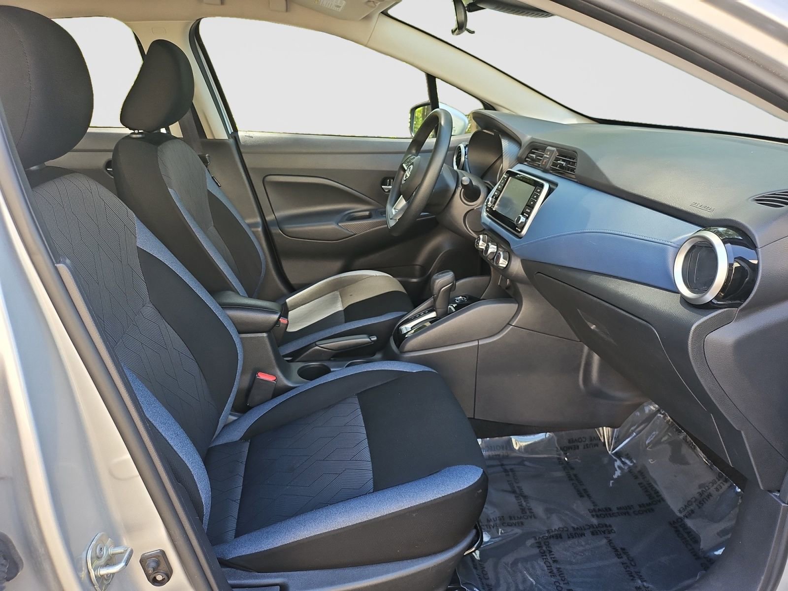 Used 2025 Nissan Versa SV FWD image 11