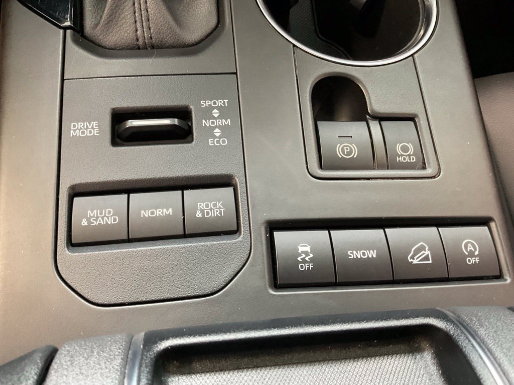 Used 2022 Toyota Highlander XLE AWD/4WD image 18