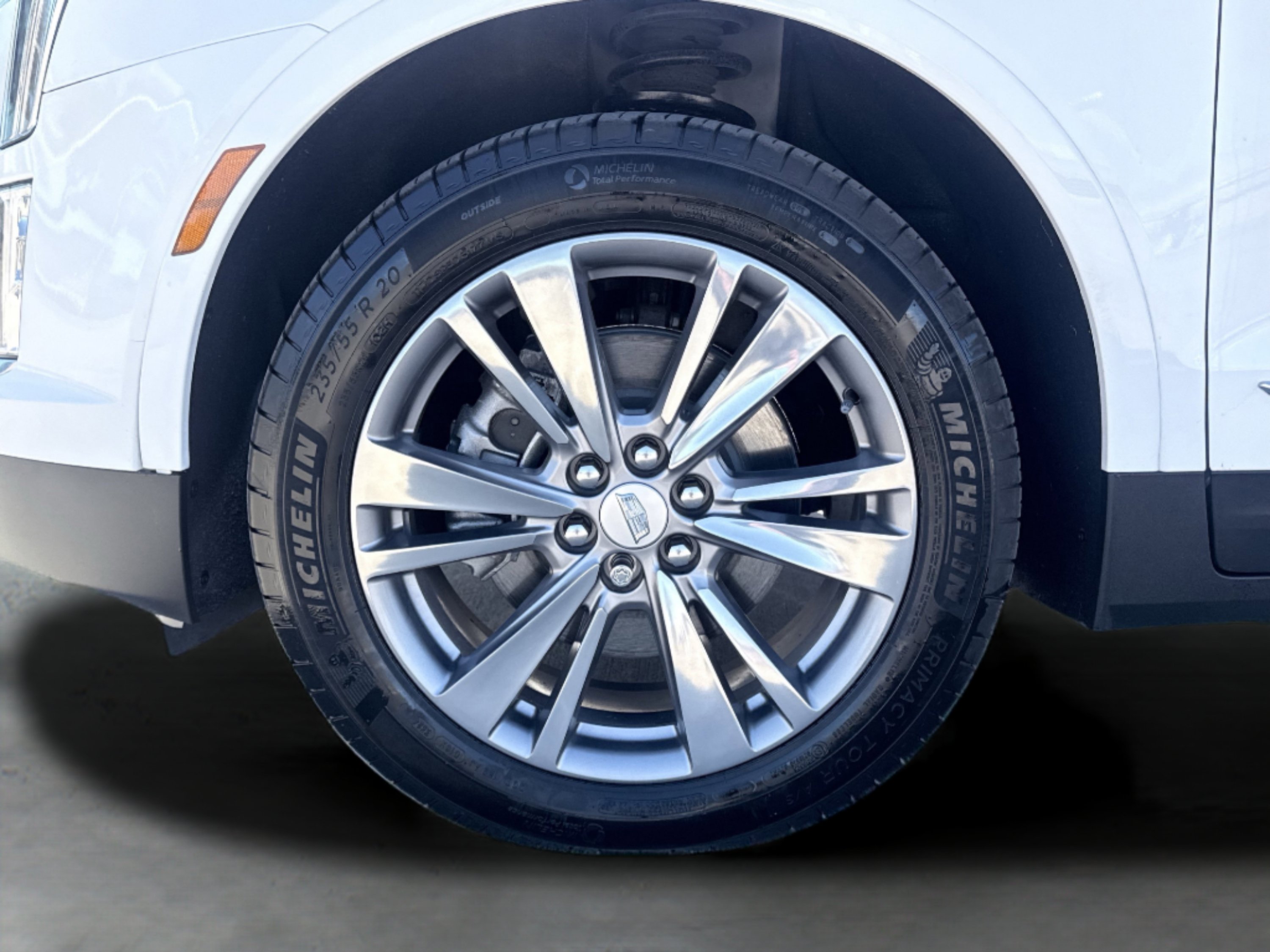 Used 2025 Cadillac XT5 Premium Luxury FWD image 9