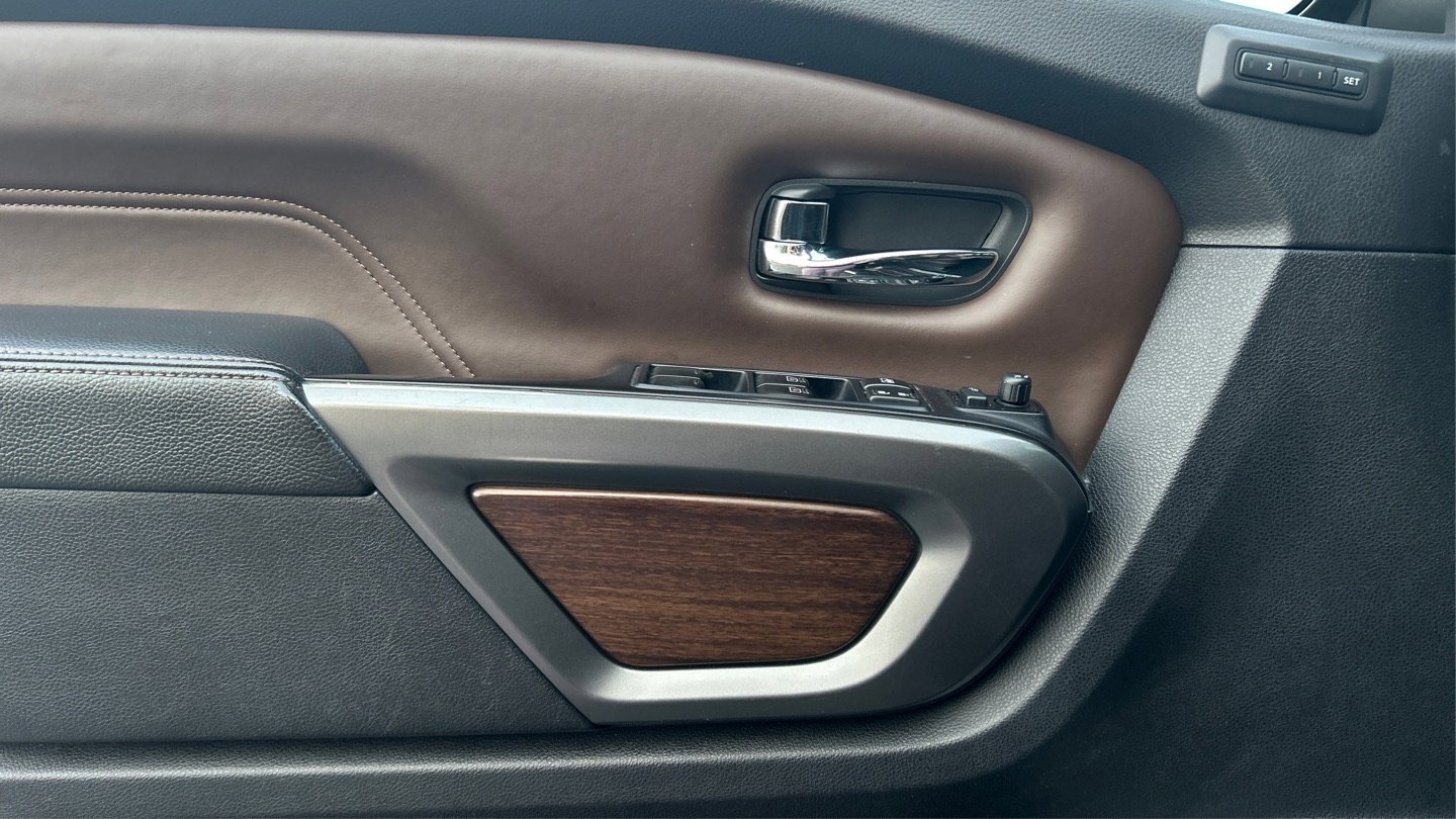 Used 2019 Nissan Titan Platinum Reserve image 40