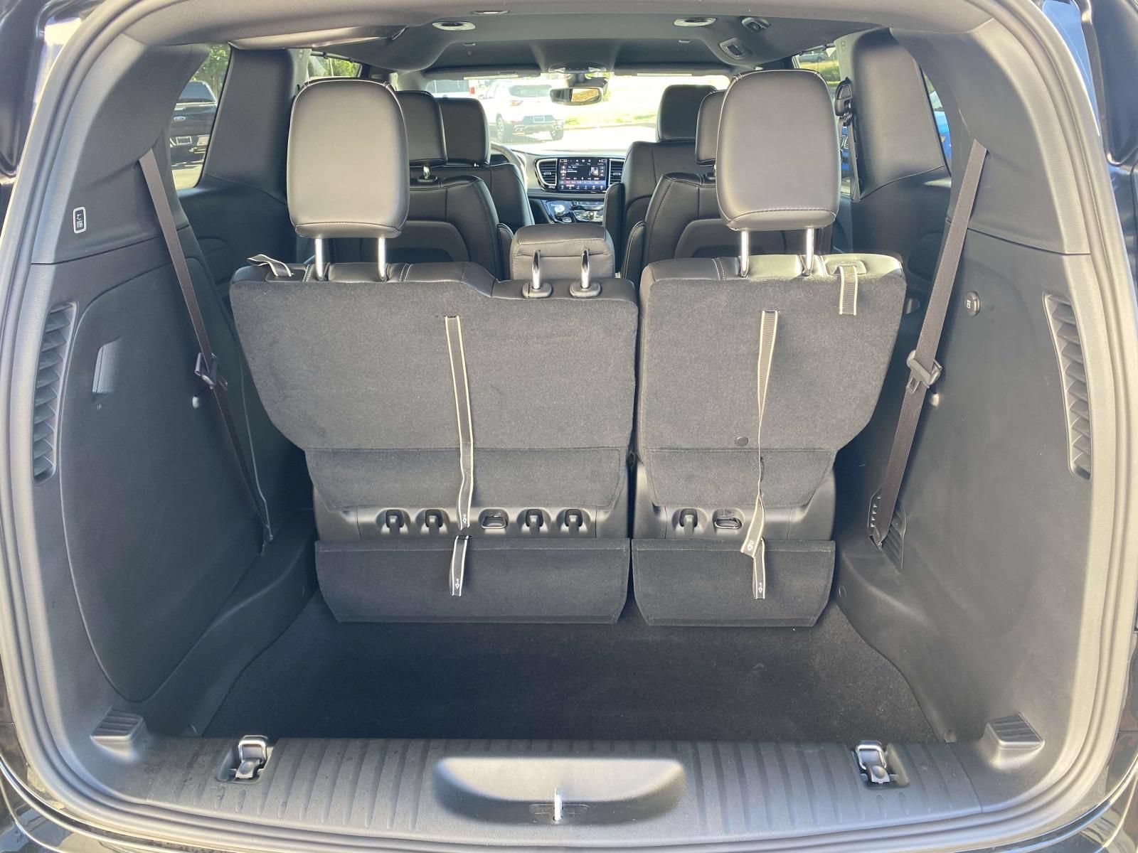 New 2027 Chrysler Pacifica Select FWD image 9