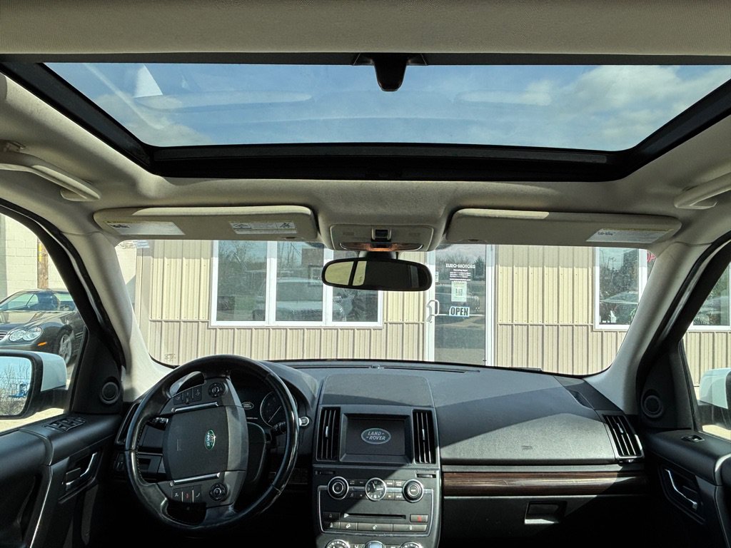 Used 2013 Land Rover LR2 HSE AWD/4WD image 10